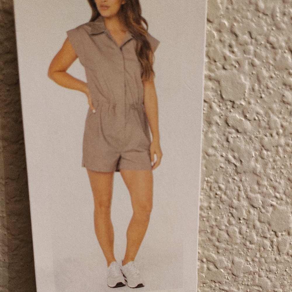 NEW Celebrity Pink Women's Beige Cinch Waist Romper B27 X